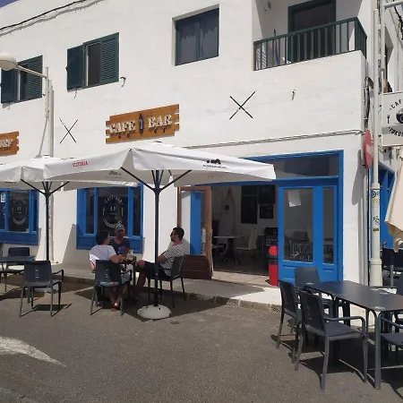 Albergue Famara Rooms *