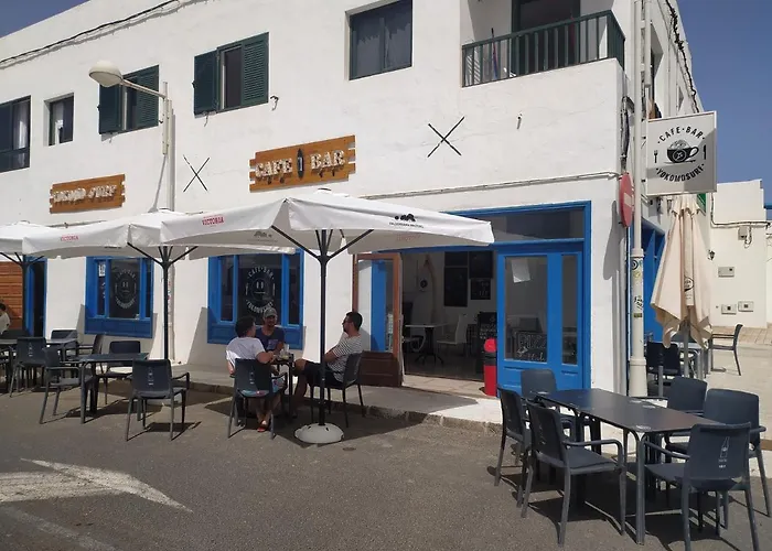 Albergue Famara Rooms *